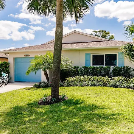 Naples Beach Retreat Bike To Beach! 4 Bed 2 Bath